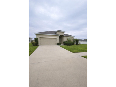 Beautiful home located in the desirable community of The Lakes - photo 2