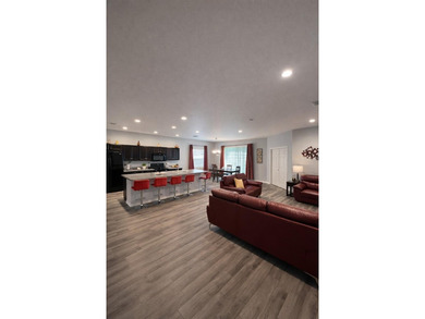Beautiful home located in the desirable community of The Lakes - photo 5