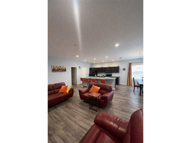 Beautiful home located in the desirable community of The Lakes - photo 6