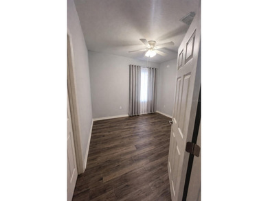 Beautiful home located in the desirable community of The Lakes - photo 10