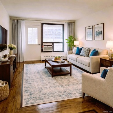 Move right into this beautifully renovated 2-bedroom, 1-bath - photo 1
