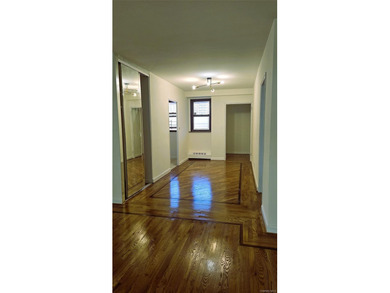 Move right into this beautifully renovated 2-bedroom, 1-bath - photo 5