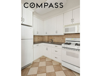 Welcome to Residence 9M at 55 East 87th Street, a rare - photo 8