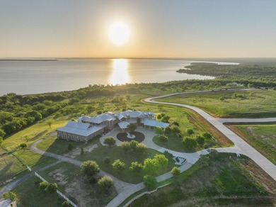 Extremely pleased to offer the most BREATHTAKING property - photo 11