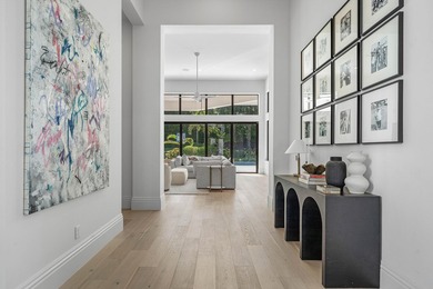 Elegant, inviting, and impeccably designed, this exceptional - photo 14