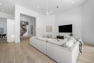 Elegant, inviting, and impeccably designed, this exceptional - photo 15