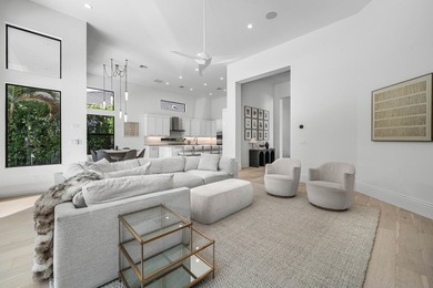 Elegant, inviting, and impeccably designed, this exceptional - photo 16