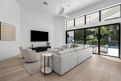 Elegant, inviting, and impeccably designed, this exceptional - photo 18