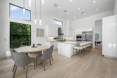 Elegant, inviting, and impeccably designed, this exceptional - photo 19