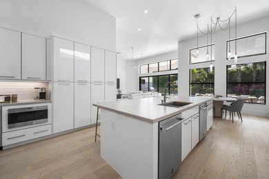 Elegant, inviting, and impeccably designed, this exceptional - photo 21