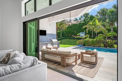 Elegant, inviting, and impeccably designed, this exceptional - photo 24