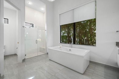 Elegant, inviting, and impeccably designed, this exceptional - photo 31