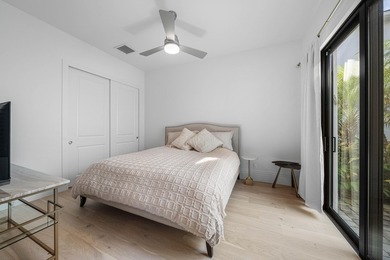 Elegant, inviting, and impeccably designed, this exceptional - photo 36