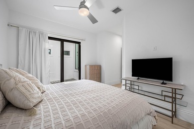 Elegant, inviting, and impeccably designed, this exceptional - photo 37