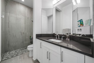 Elegant, inviting, and impeccably designed, this exceptional - photo 38