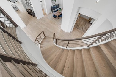 Elegant, inviting, and impeccably designed, this exceptional - photo 50