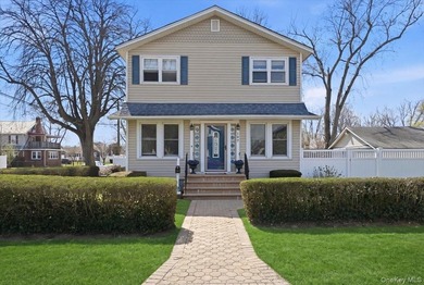 Welcome to 197 S 4th Street-where classic Victorian Colonial - photo 3