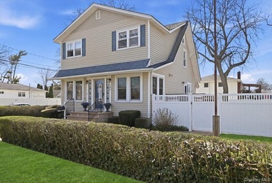 Welcome to 197 S 4th Street-where classic Victorian Colonial - photo 4