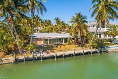 WATERFRONT LUXURY IN THE HEART OF NAPLES. This exceptional - photo 5