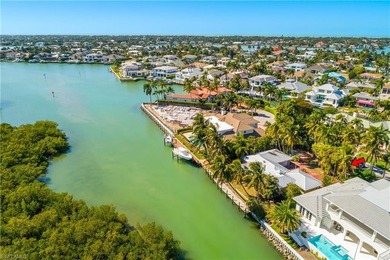 WATERFRONT LUXURY IN THE HEART OF NAPLES. This exceptional - photo 7