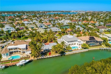 WATERFRONT LUXURY IN THE HEART OF NAPLES. This exceptional - photo 9
