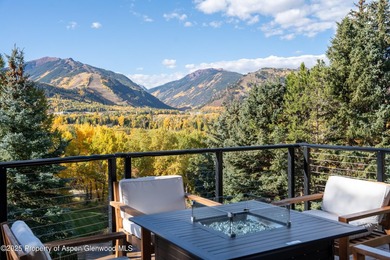 Perched on one of the most optimal locations above Willoughby - photo 2