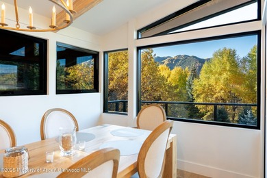 Perched on one of the most optimal locations above Willoughby - photo 4