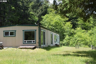 End-of-the-road privacy and breathtaking ocean views await on - photo 4
