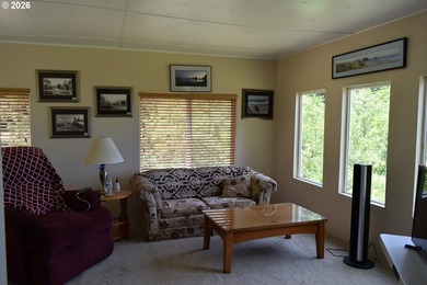 End-of-the-road privacy and breathtaking ocean views await on - photo 5