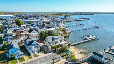 Experience the Ultimate Waterfront Lifestyle at this Custom - photo 13