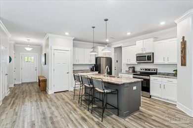 WELCOME TO CAMBRIDGE PARK! Step inside this all brick home and - photo 6