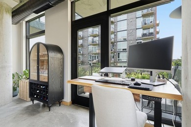 Exceptional North Loop living in a beautifully updated corner - photo 7