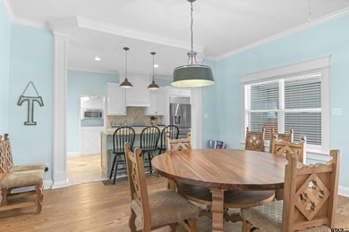 Beautifully renovated Lakehouse on Lake Jacksonville with 1,920 - photo 12