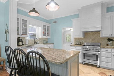 Beautifully renovated Lakehouse on Lake Jacksonville with 1,920 - photo 14