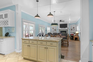 Beautifully renovated Lakehouse on Lake Jacksonville with 1,920 - photo 19