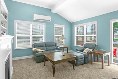 Beautifully renovated Lakehouse on Lake Jacksonville with 1,920 - photo 23
