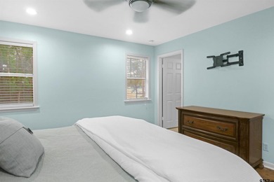Beautifully renovated Lakehouse on Lake Jacksonville with 1,920 - photo 25