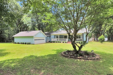 Beautifully renovated Lakehouse on Lake Jacksonville with 1,920 - photo 37