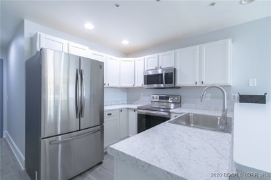 This inviting 3-bed, 2-bath main-level condo sits in The Ledges - photo 3