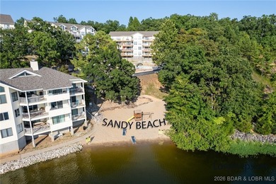 This inviting 3-bed, 2-bath main-level condo sits in The Ledges - photo 4