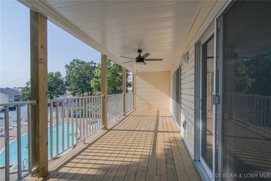 This inviting 3-bed, 2-bath main-level condo sits in The Ledges - photo 5