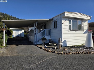 Beautifully updated home located in a quiet and friendly 55+ - photo 15