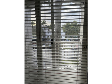 Beautiful two stories condo-townhouse in Courtyards at Nautica - photo 16