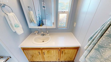 Beautifully updated home located in a quiet and friendly 55+ - photo 23