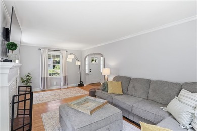 Welcome to this charming Brighton gem perfectly situated in an - photo 5