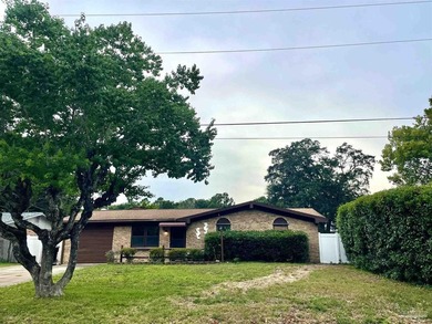 Welcome to this charming 3 bedroom, 2 bathroom home in the - photo 3