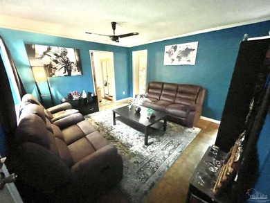 Welcome to this charming 3 bedroom, 2 bathroom home in the - photo 8