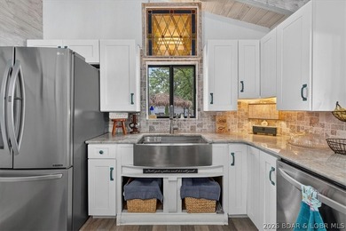 COMPLETELY REMODELED & FULLY FURNISHED! This turnkey 2-bedroom - photo 20