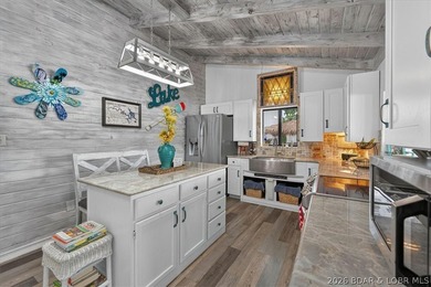COMPLETELY REMODELED & FULLY FURNISHED! This turnkey 2-bedroom - photo 21