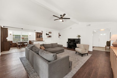 Welcome to 2814 Forest Grove Drive! Step into this impeccably - photo 4